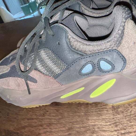 Adidas Yeezy Boost 700 Mauve Sneakers - Picture 7 of 9